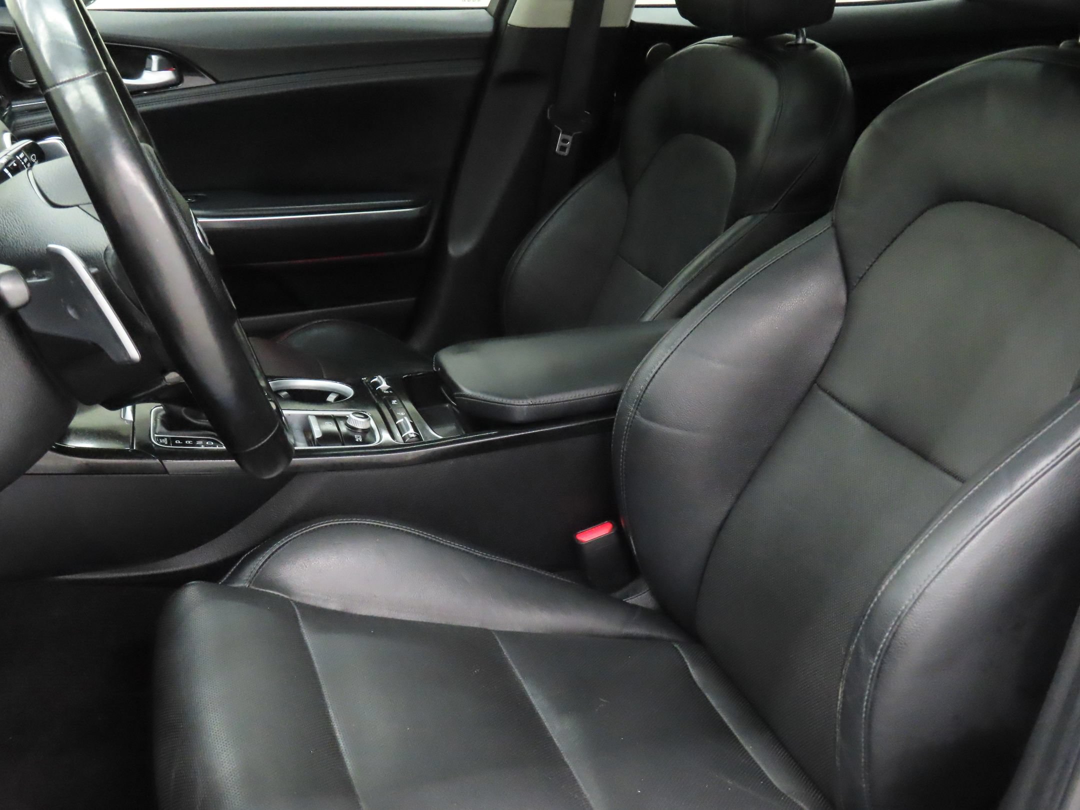 Used 2018 Kia Stinger Premium AWD/4WD image 11