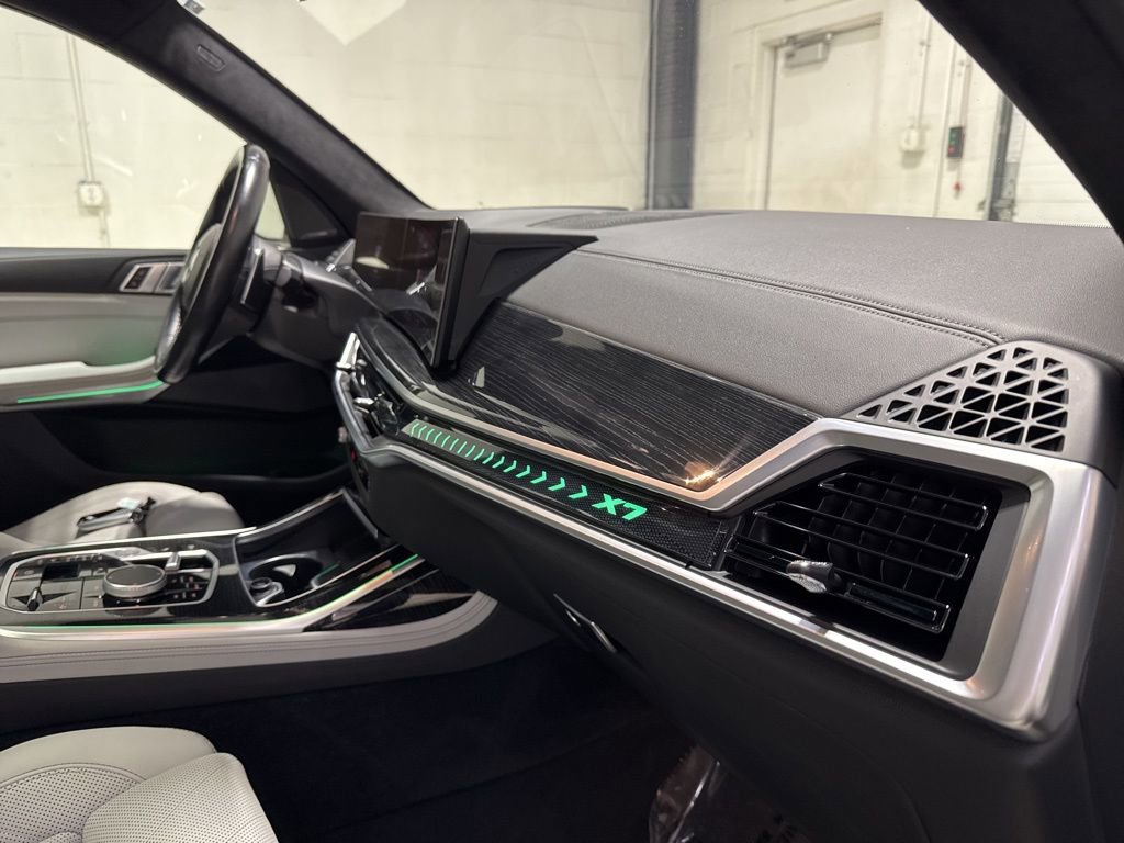 Used 2023 BMW X7 xDrive40i w/ M Sport Package image 40