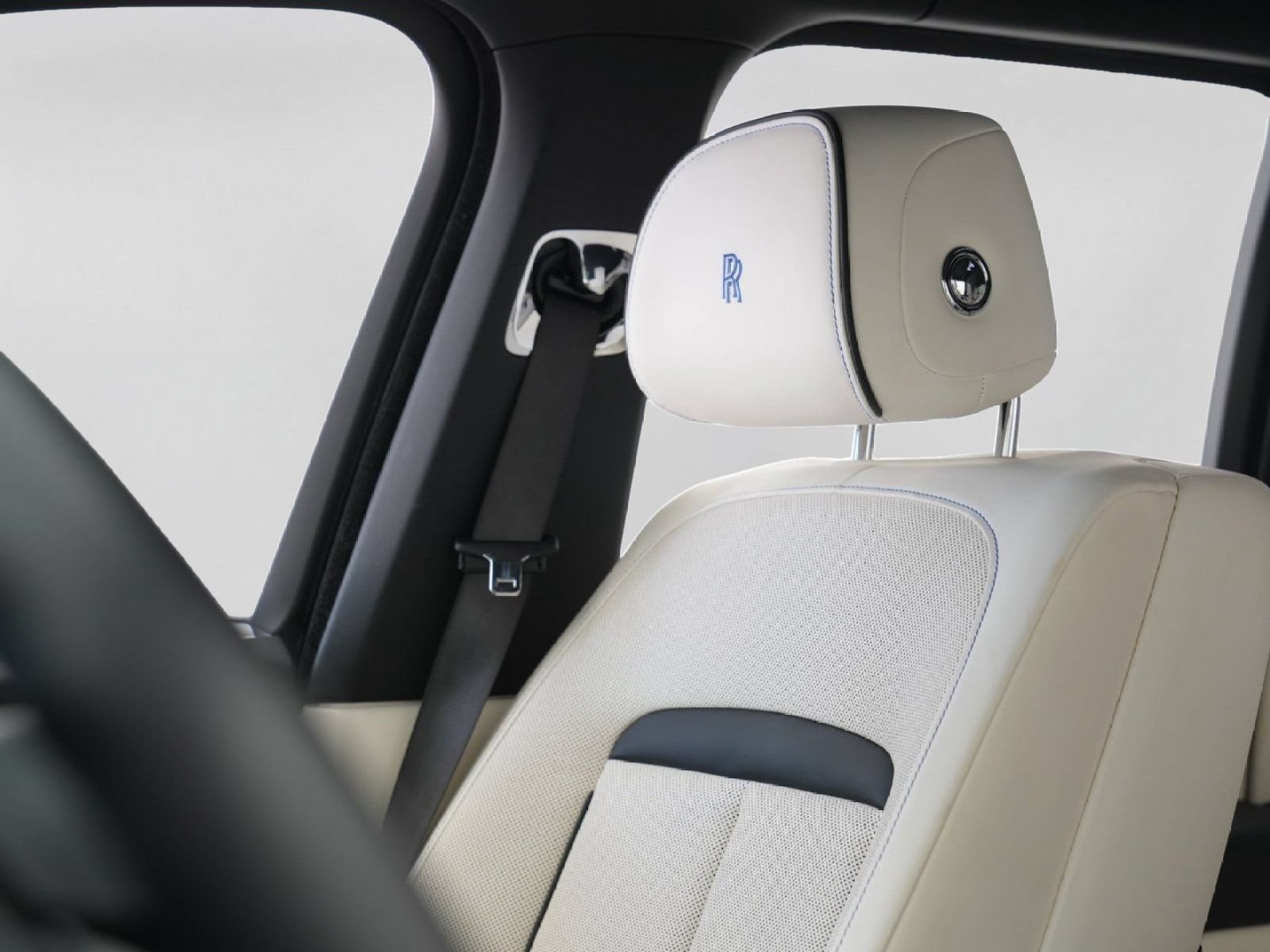 Certified 2021 Rolls-Royce Cullinan Black Badge AWD/4WD image 12