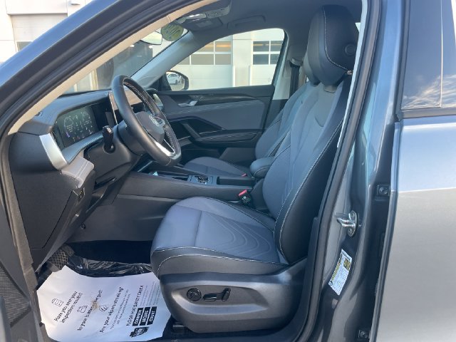 Used 2026 Volkswagen Tiguan SE AWD/4WD image 19