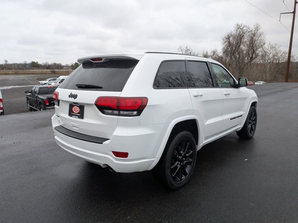 Used 2022 Jeep Grand Cherokee Laredo X image 3