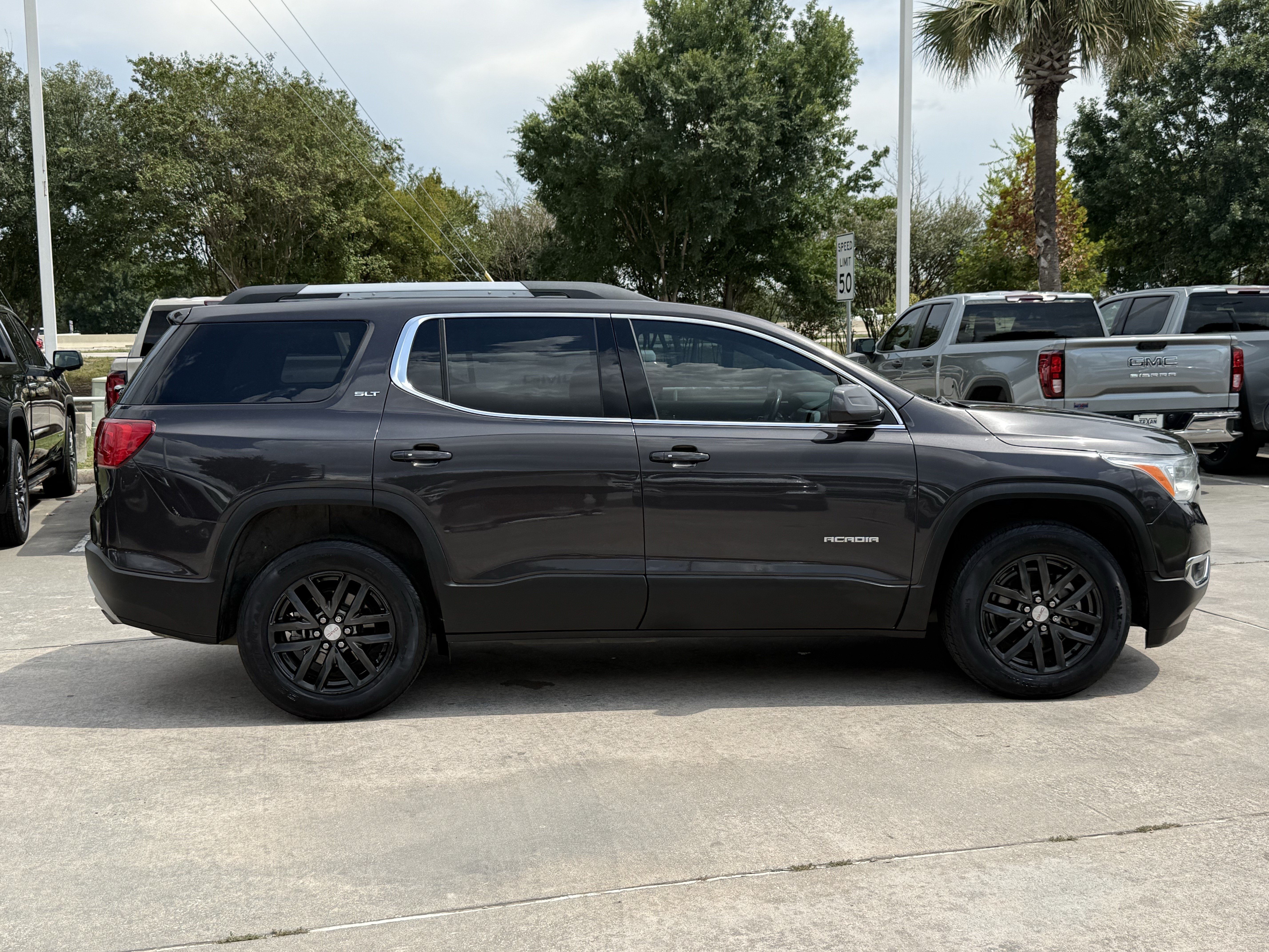 Used 2019 GMC Acadia SLT w/ LPO, Floor Liner Package FWD image 3