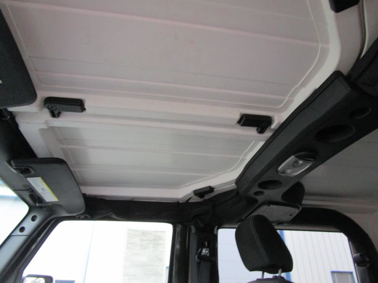 Used 2015 Jeep Wrangler Rubicon w/ Dual Top Group AWD/4WD image 17