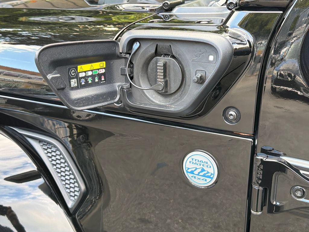 Used 2023 Jeep Wrangler Unlimited Sahara AWD/4WD image 10