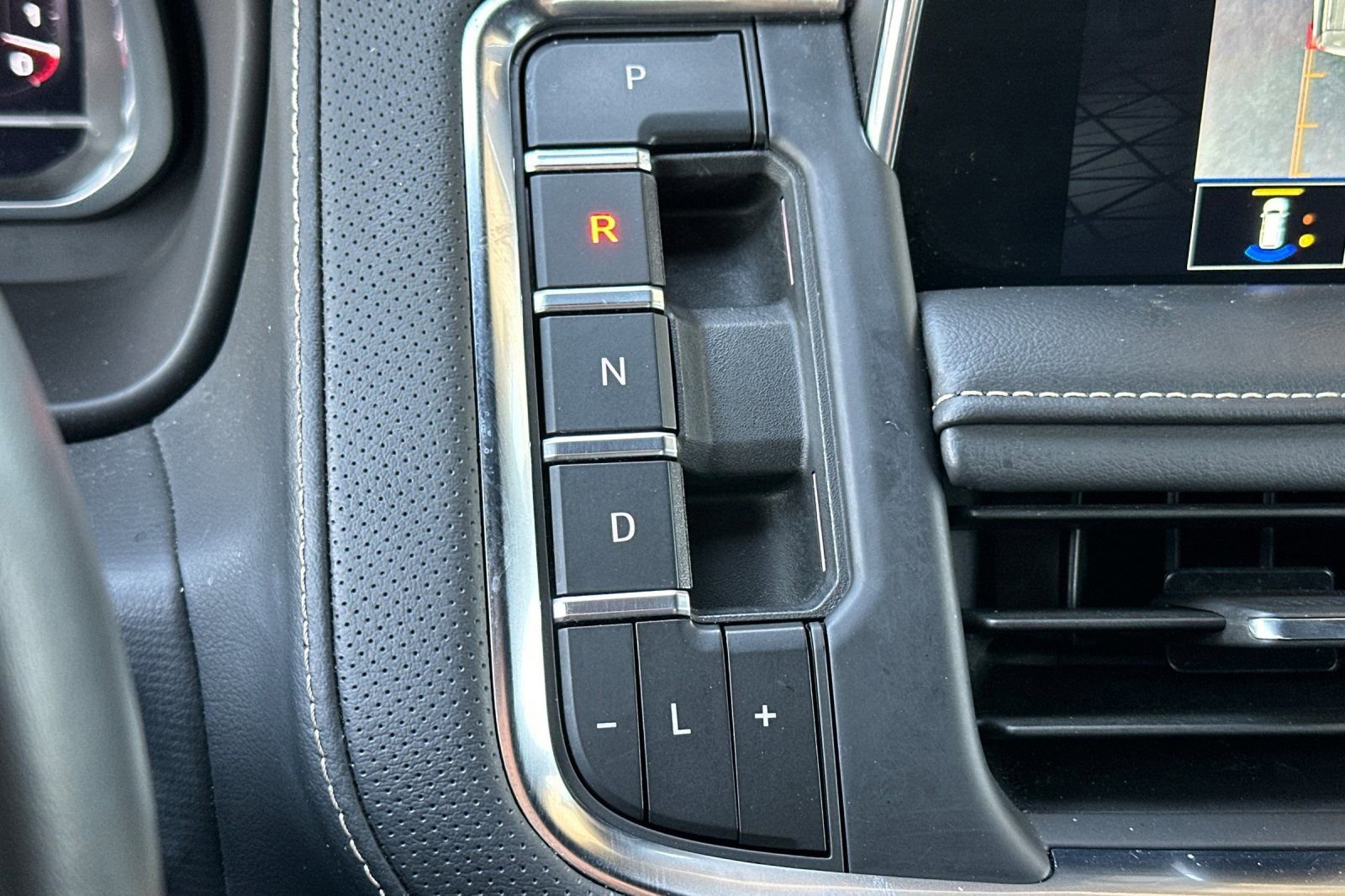 Used 2023 GMC Yukon SLT w/ SLT Luxury Package image 26