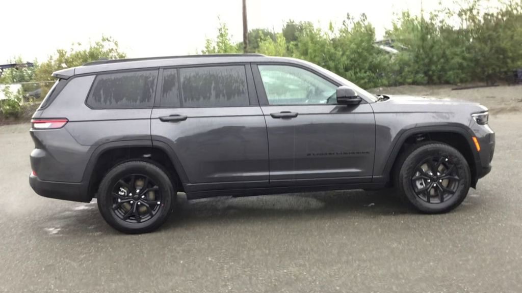 New 2025 Jeep Grand Cherokee L Laredo w/ Trailer Tow Package image 9