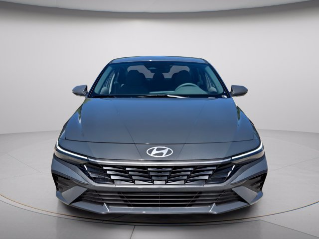 New 2026 Hyundai Elantra SE FWD image 3