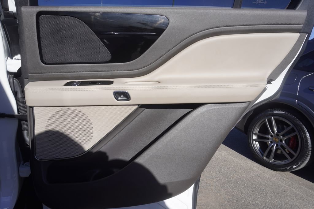 Used 2020 Lincoln Aviator AWD image 25