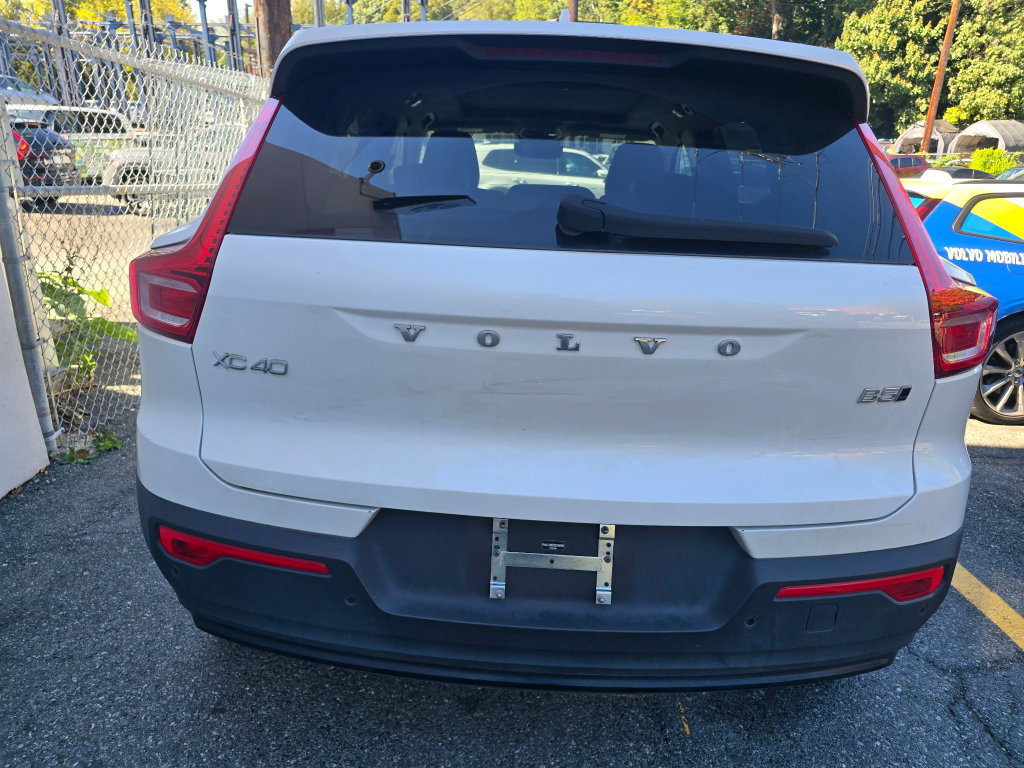 Certified 2025 Volvo XC40 B5 Ultra AWD/4WD image 6