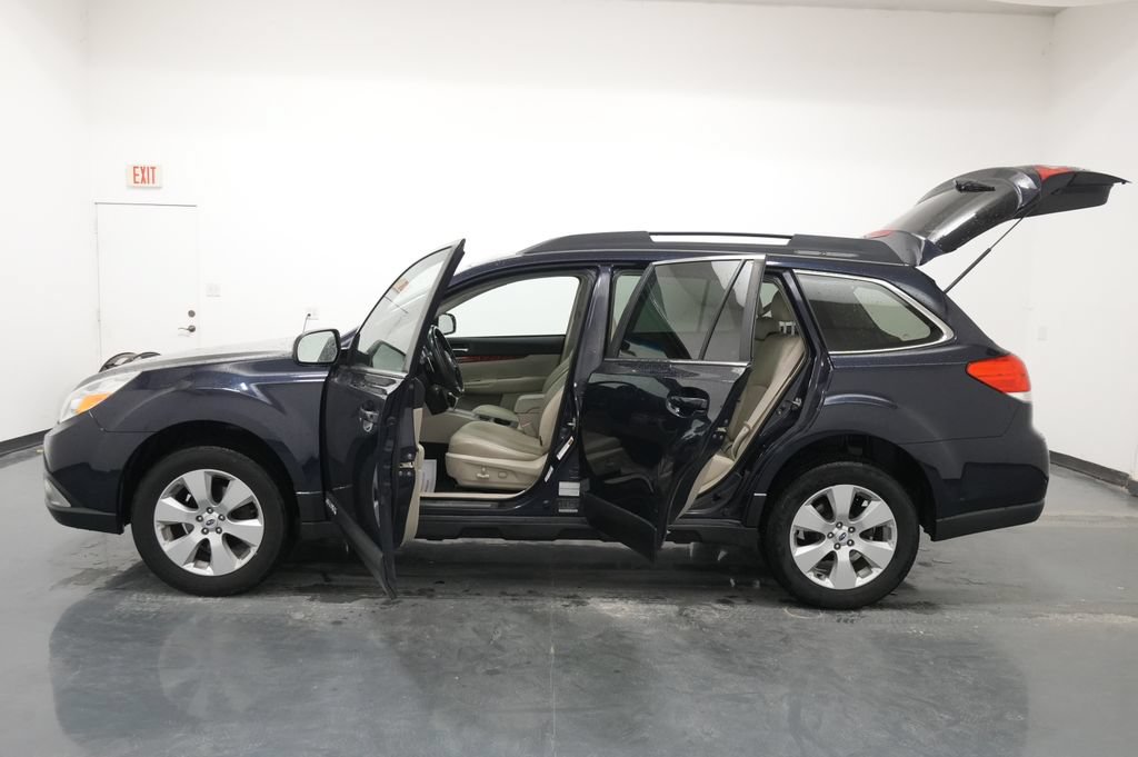 Used 2012 Subaru Outback 2.5i Limited w/ Moonroof Pkg AWD/4WD image 24