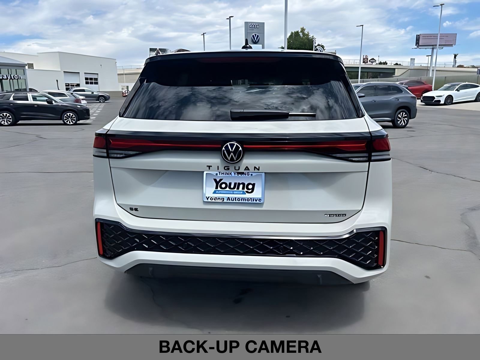New 2026 Volkswagen Tiguan SE R-Line AWD/4WD image 4