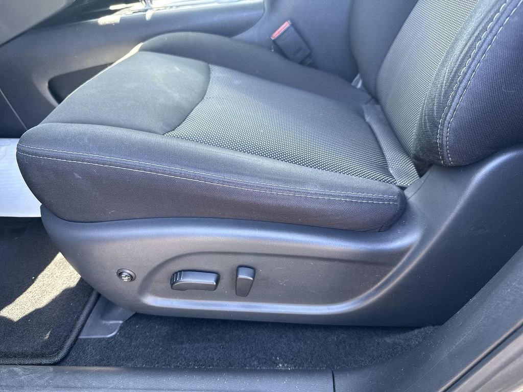 Used 2020 Nissan Pathfinder SV image 23