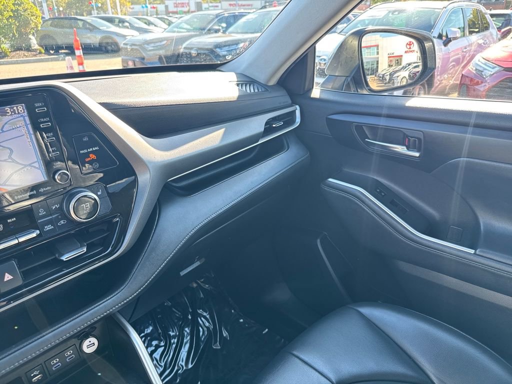 Used 2022 Toyota Highlander XLE image 32