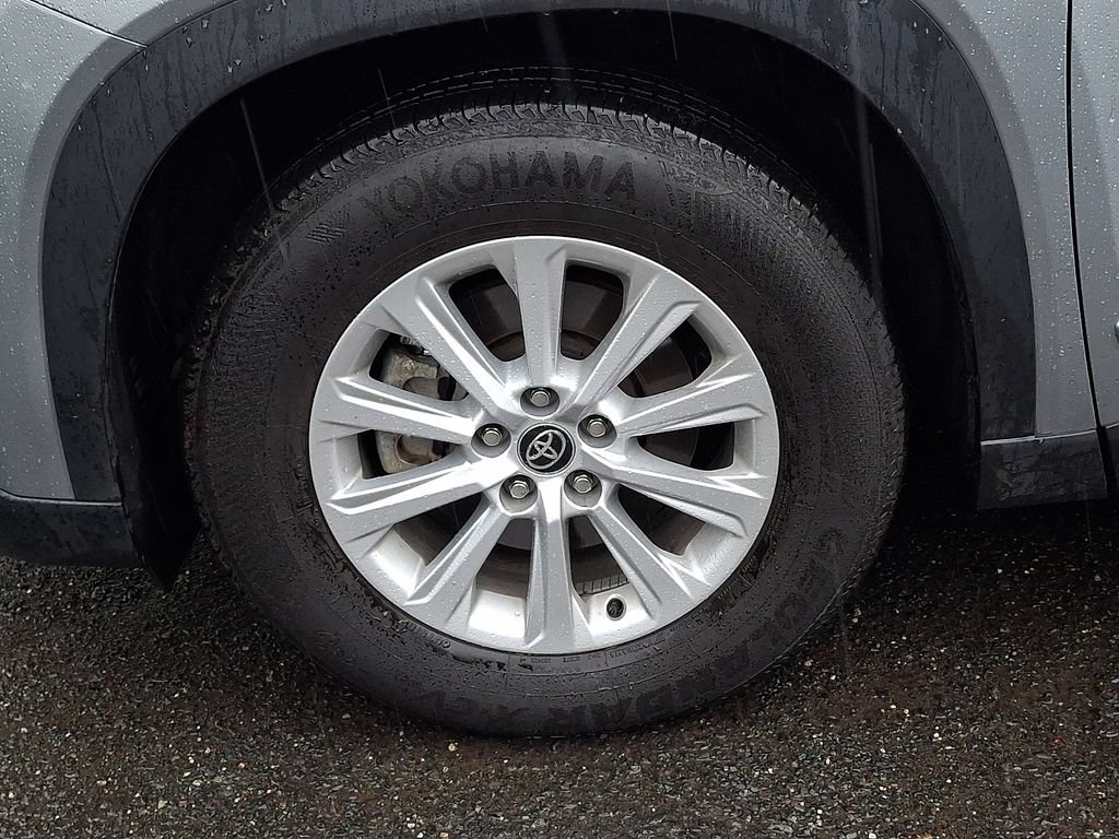 Used 2025 Toyota Grand Highlander AWD Hybrid image 32
