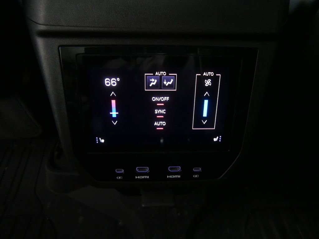 Used 2025 GMC Yukon Denali Ultimate AWD/4WD image 22