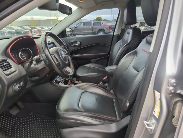 Used 2018 Jeep Compass Trailhawk w/ Leather Interior Group AWD/4WD image 16
