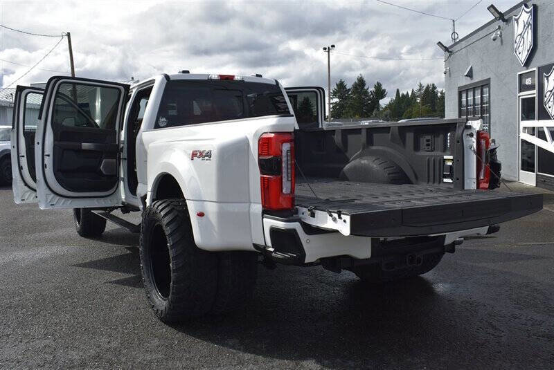 Used 2024 Ford F350 Platinum image 35