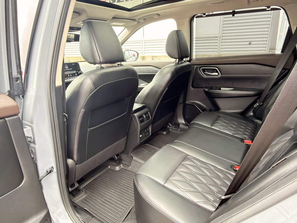 Used 2022 Nissan Rogue Platinum w/ Head-Up Display Package image 22