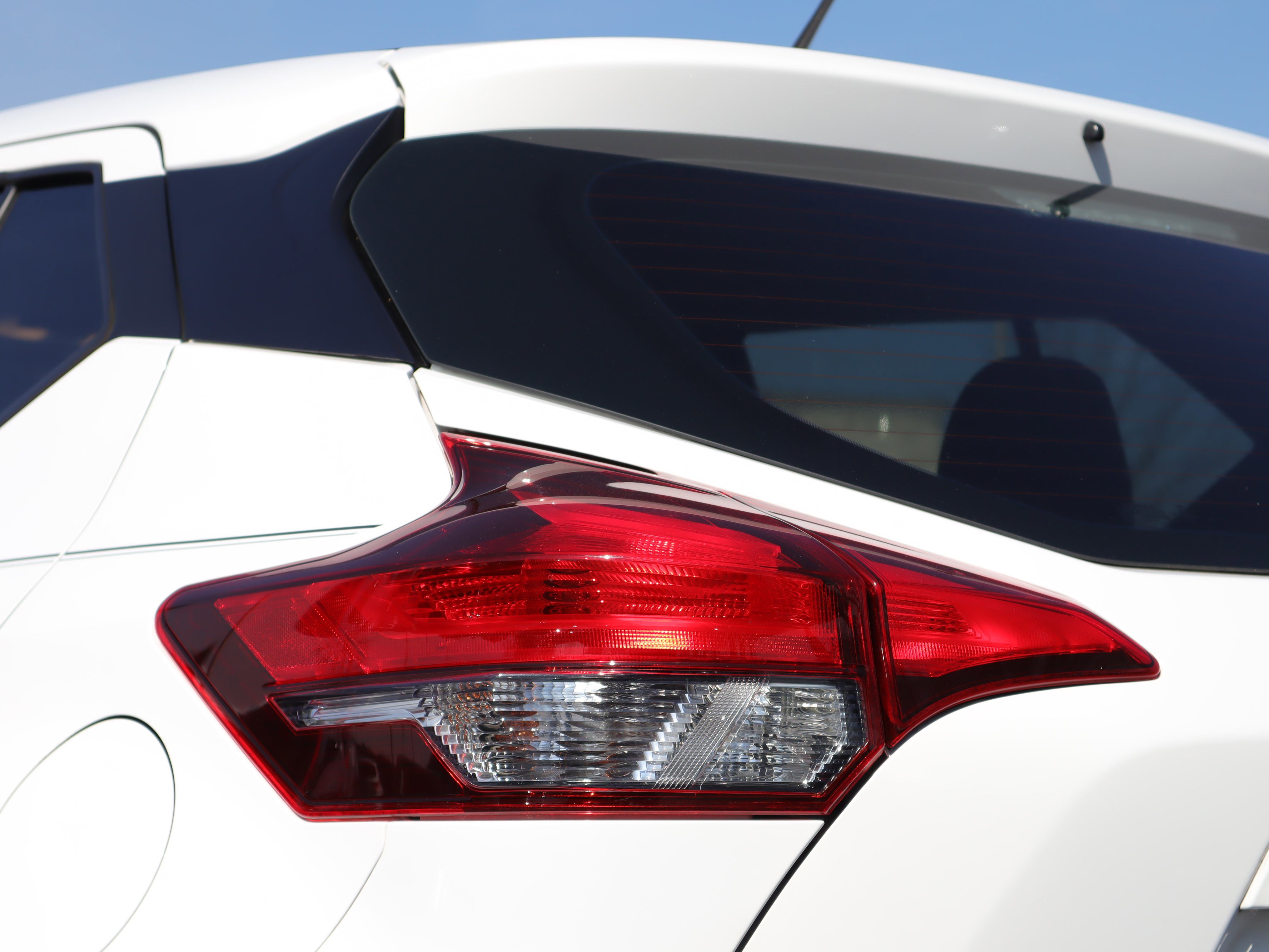 Used 2020 Nissan Kicks S image 33