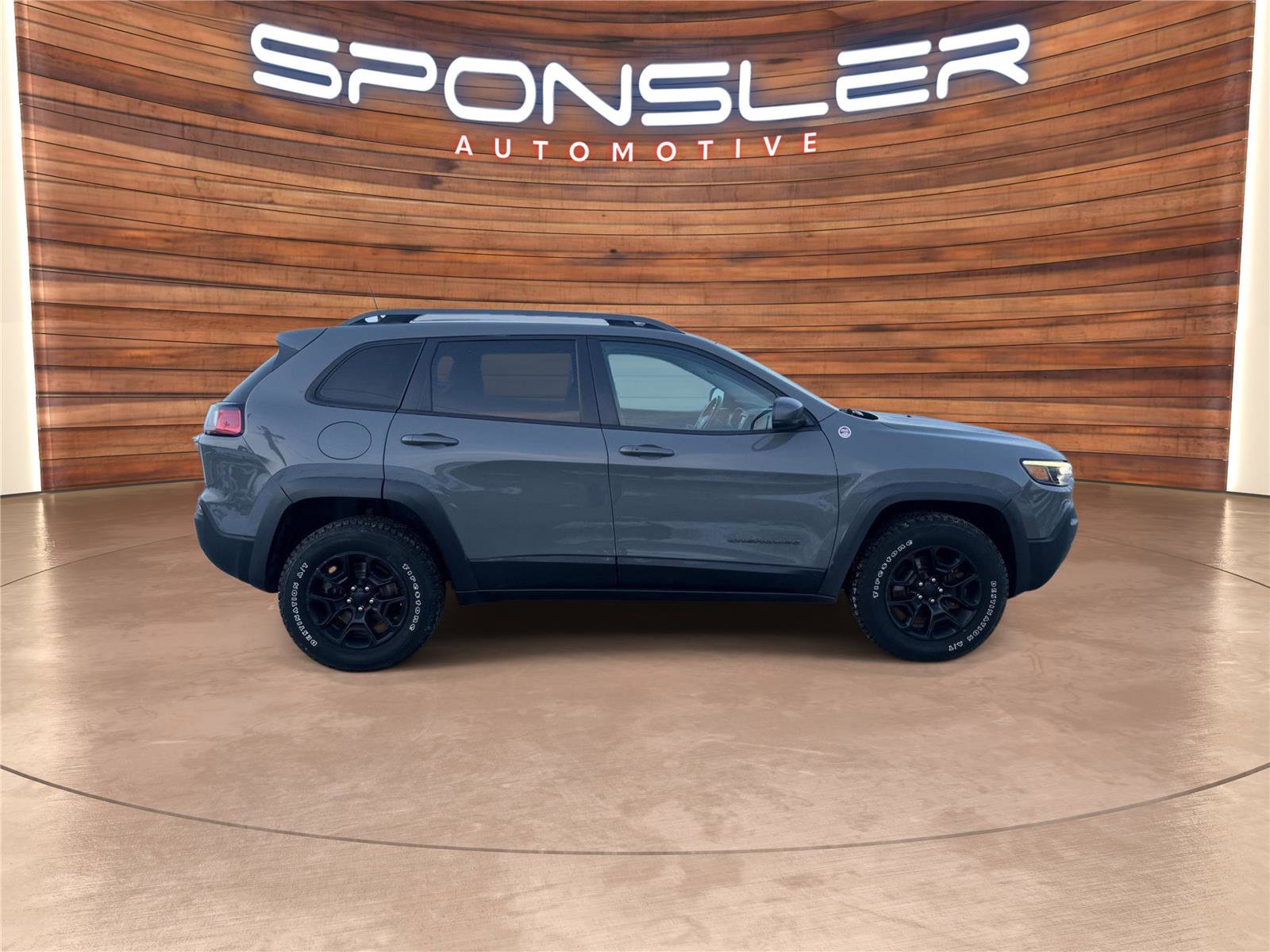 Used 2019 Jeep Cherokee Trailhawk w/ Cold Weather Group image 6