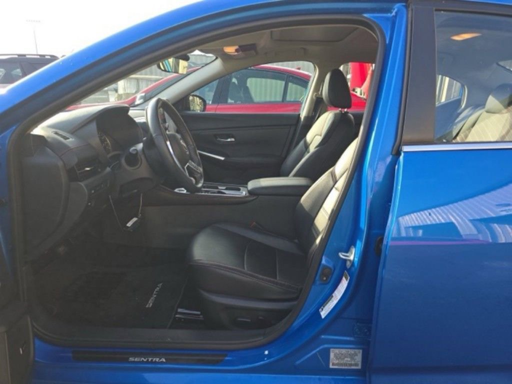 Used 2025 Nissan Sentra SR w/ SR Premium Package FWD image 8