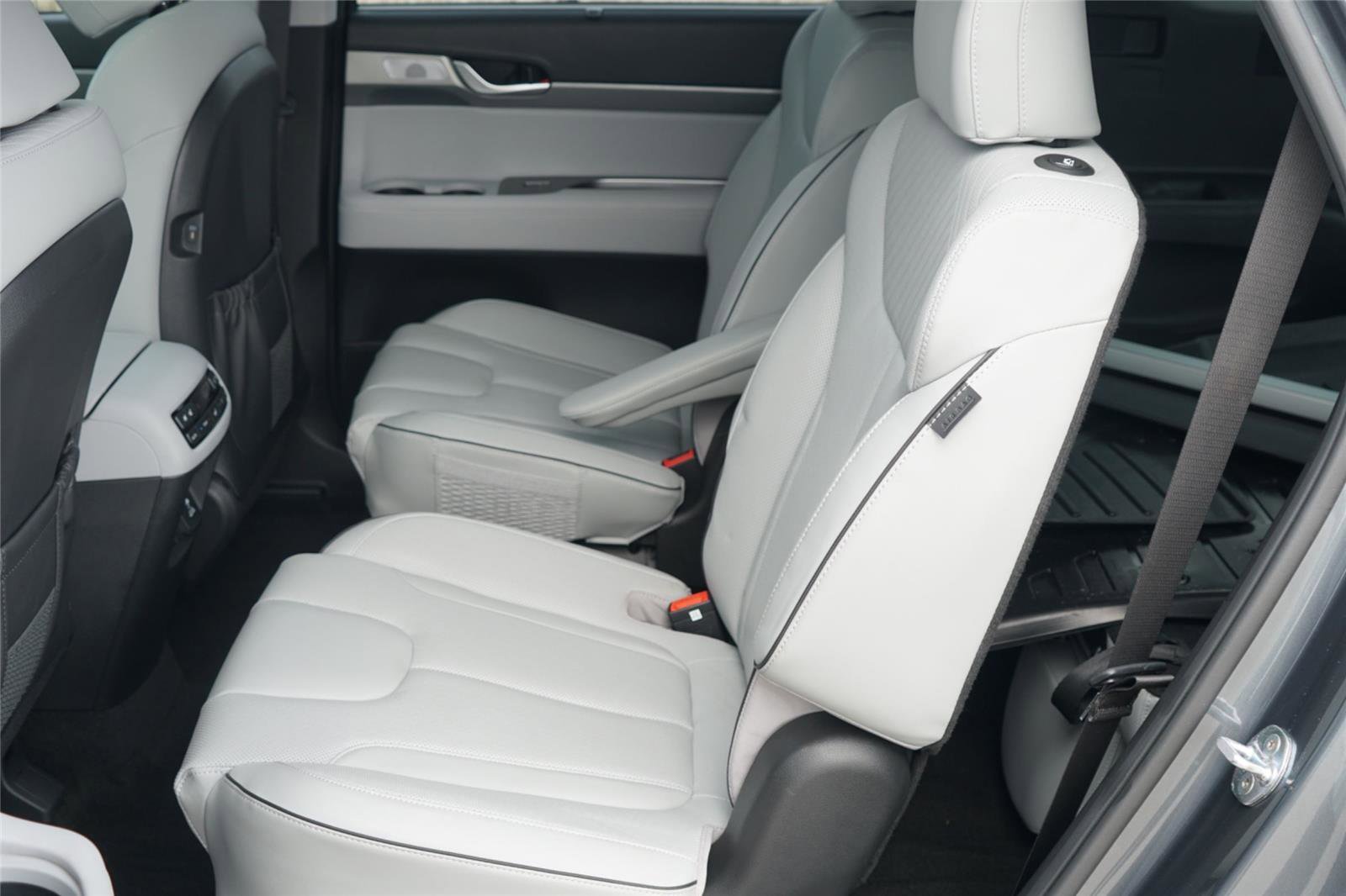 Used 2023 Hyundai Palisade SEL w/ Premium Package FWD image 23