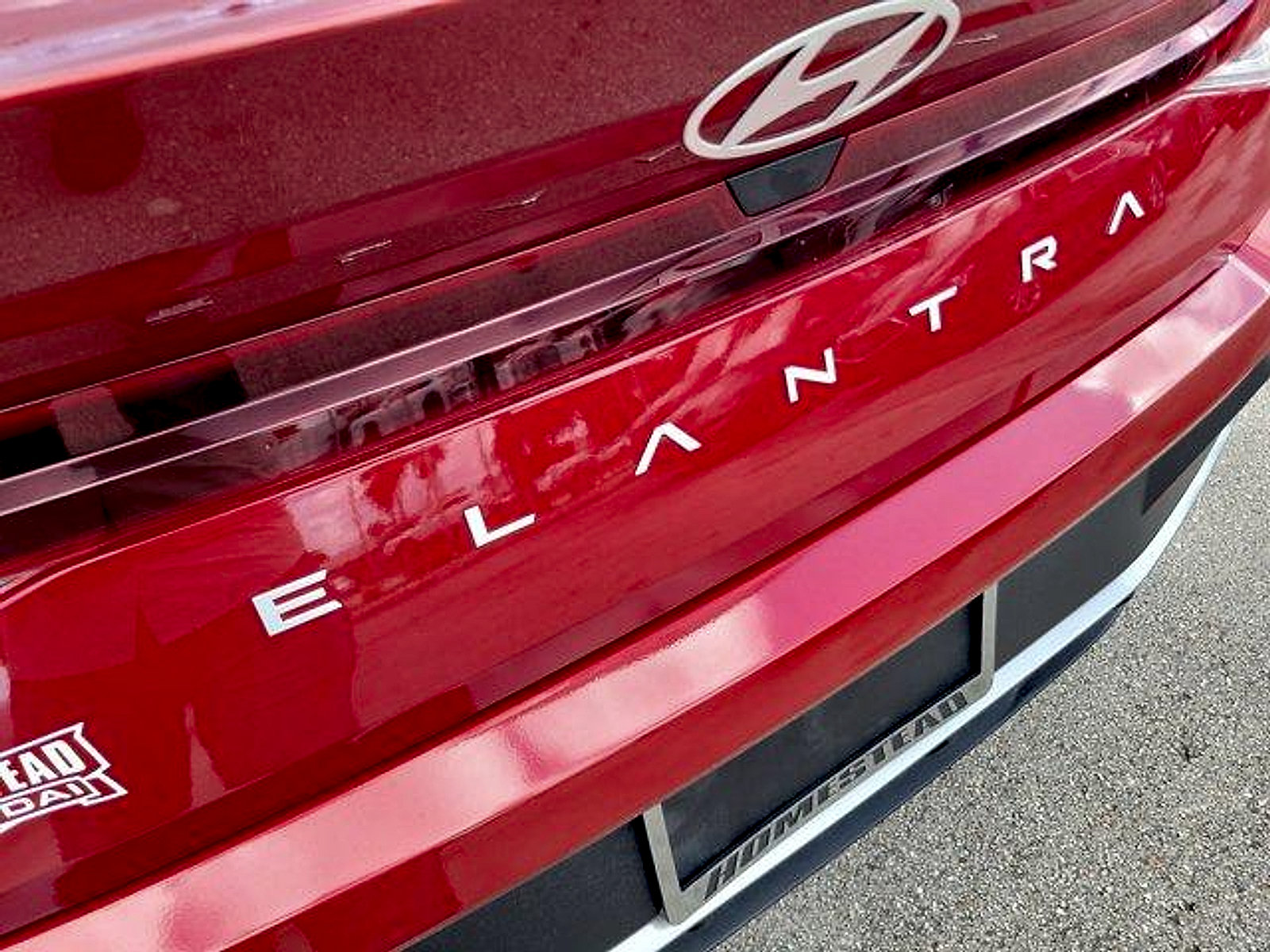 Certified 2025 Hyundai Elantra SE w/ Cargo Package FWD image 10