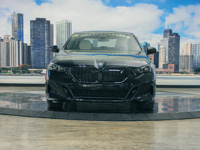 New 2027 BMW i5 xDrive40 w/ M Sport Package AWD/4WD image 3
