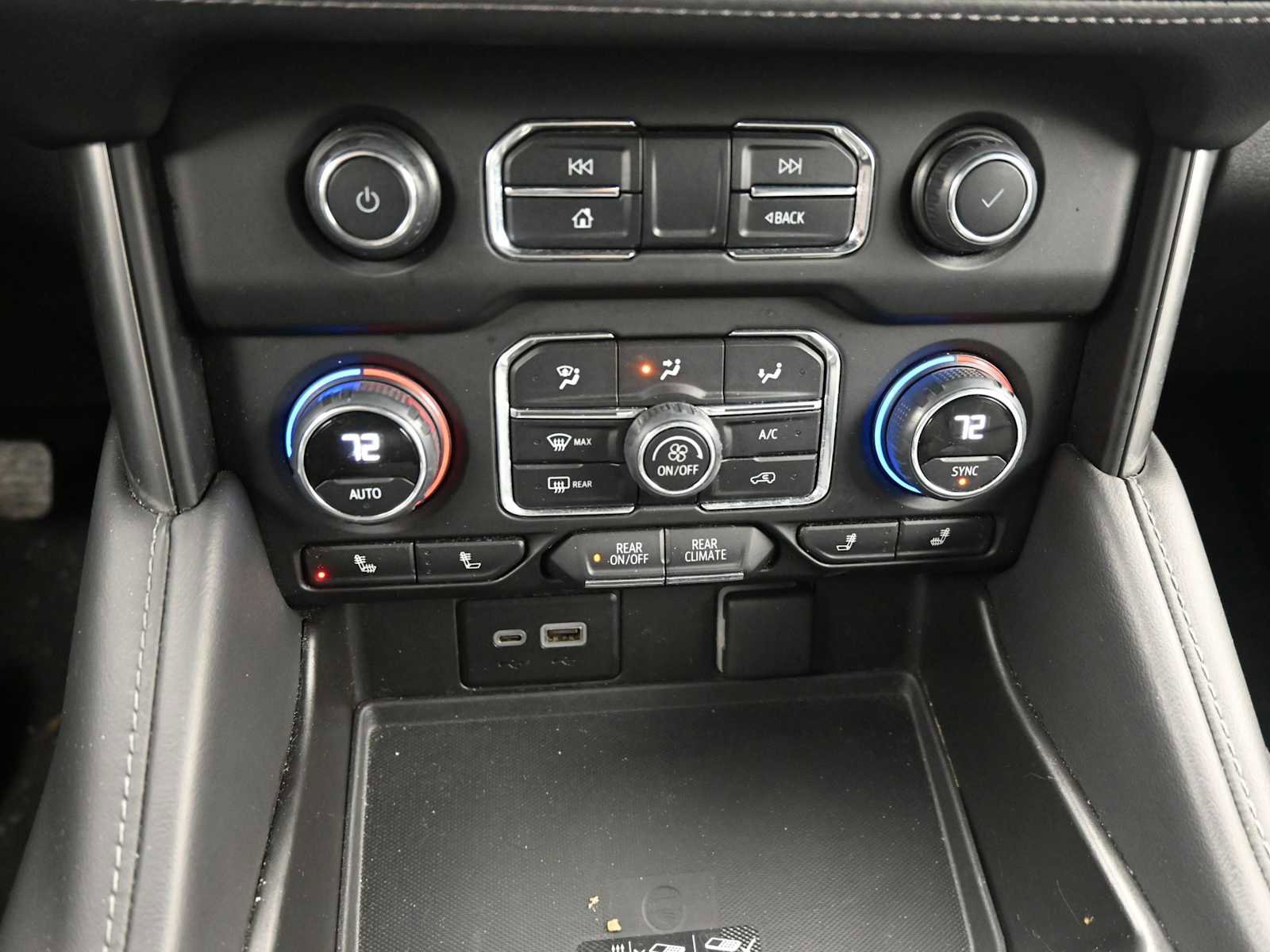 Used 2024 Chevrolet Suburban LT image 24