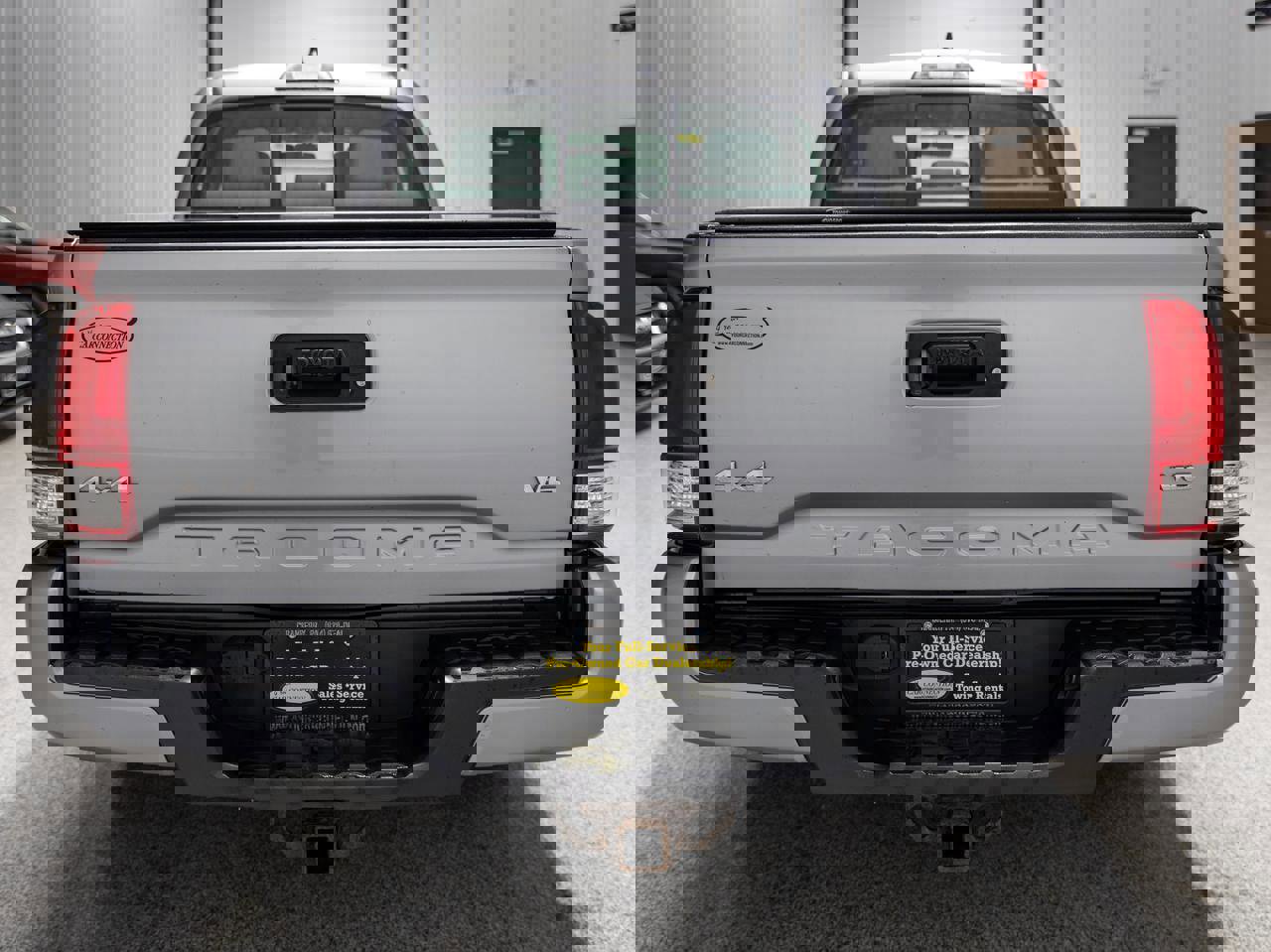 Used 2017 Toyota Tacoma SR image 5