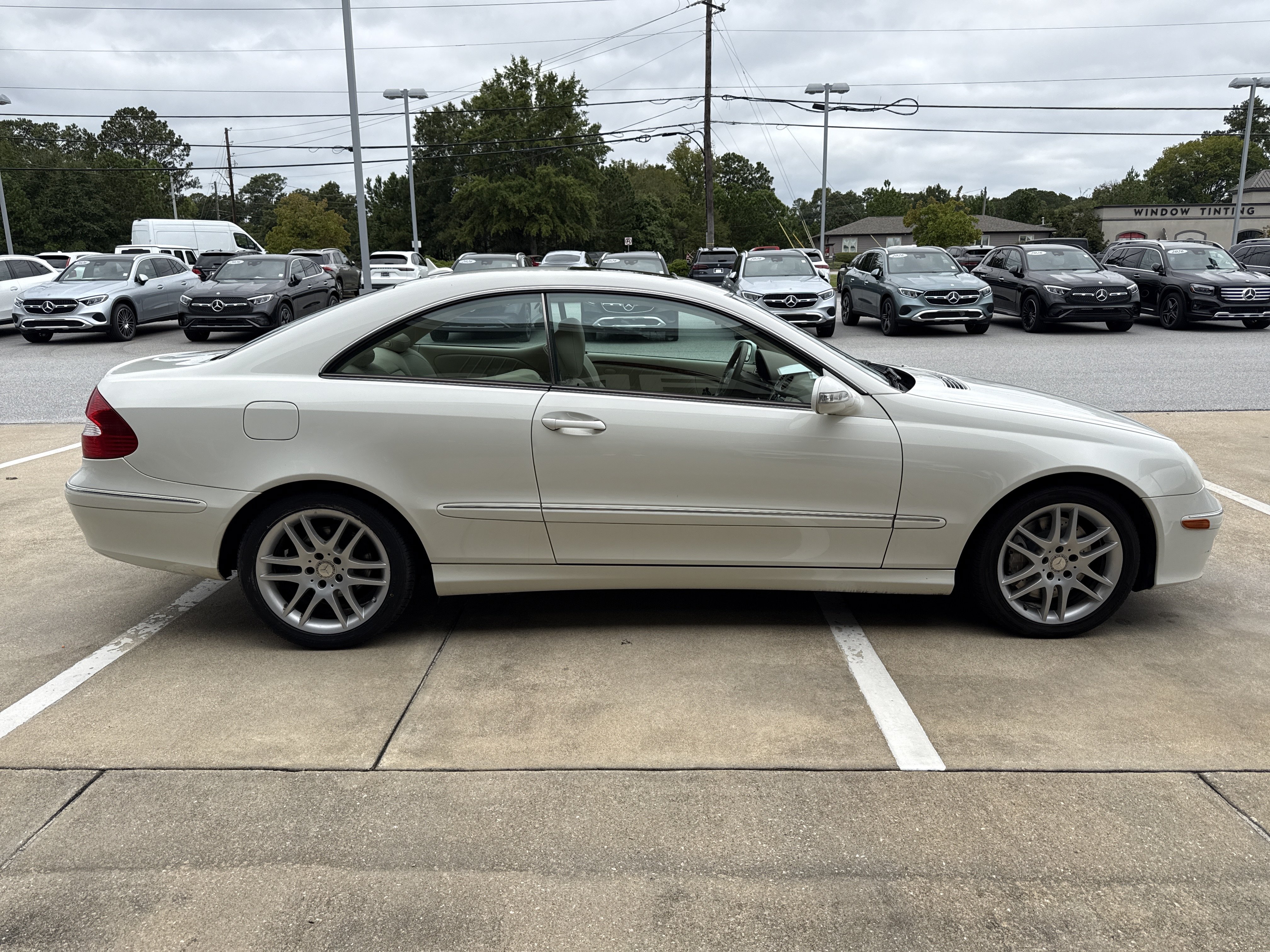 Used 2008 Mercedes-Benz CLK 350 Coupe image 3