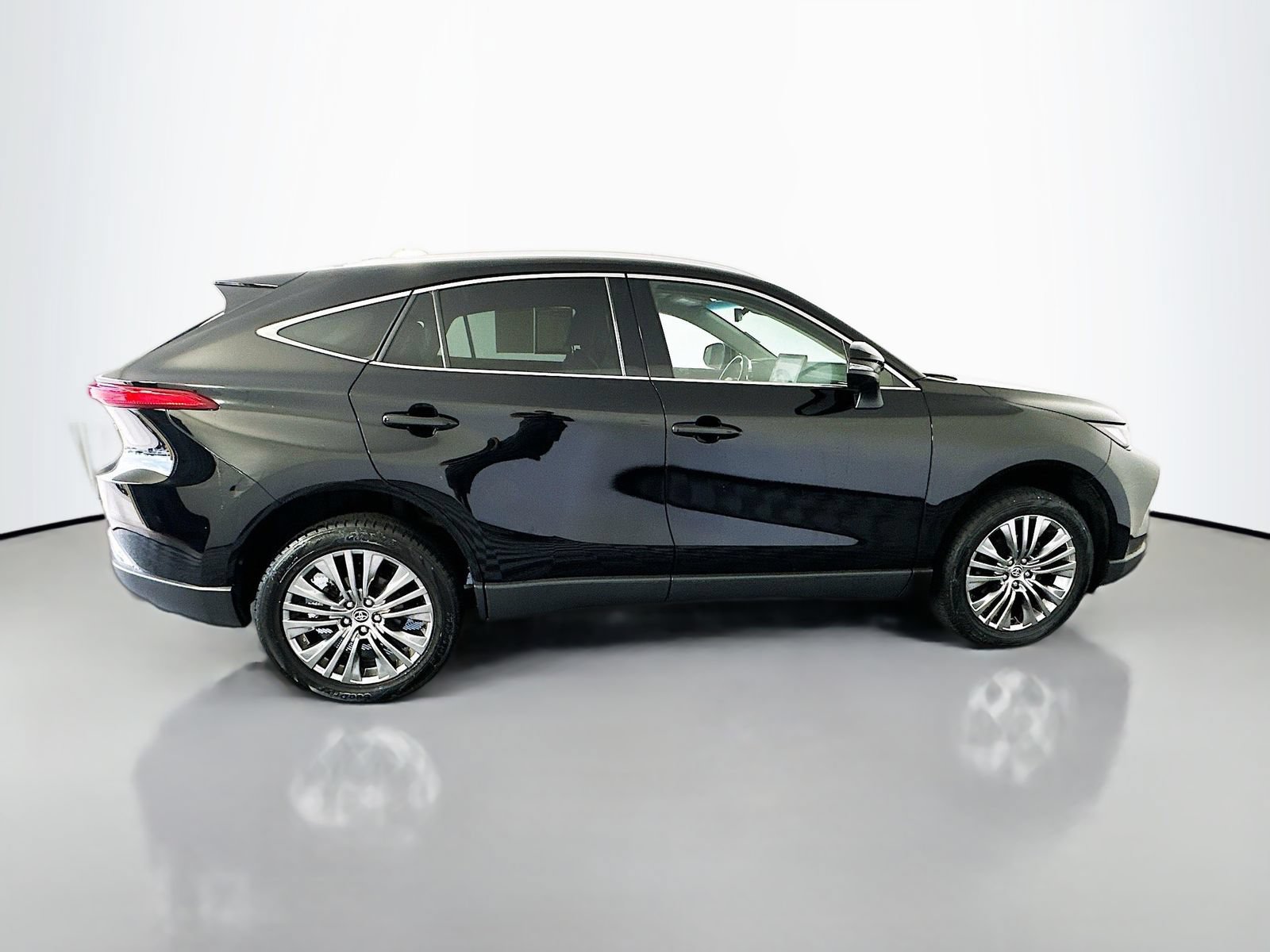 Used 2023 Toyota Venza XLE AWD/4WD image 8