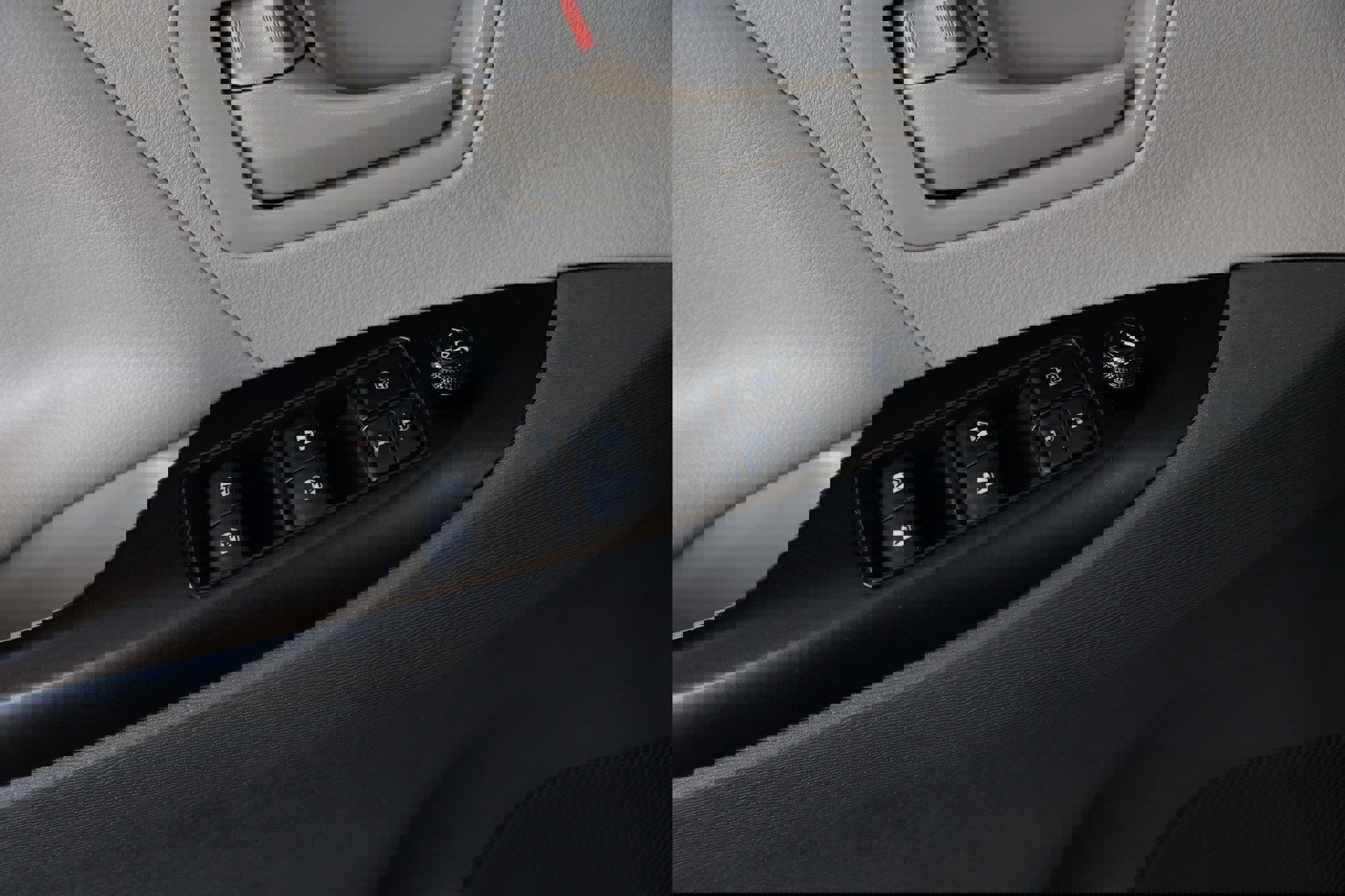 Used 2019 Toyota Sienna L image 48