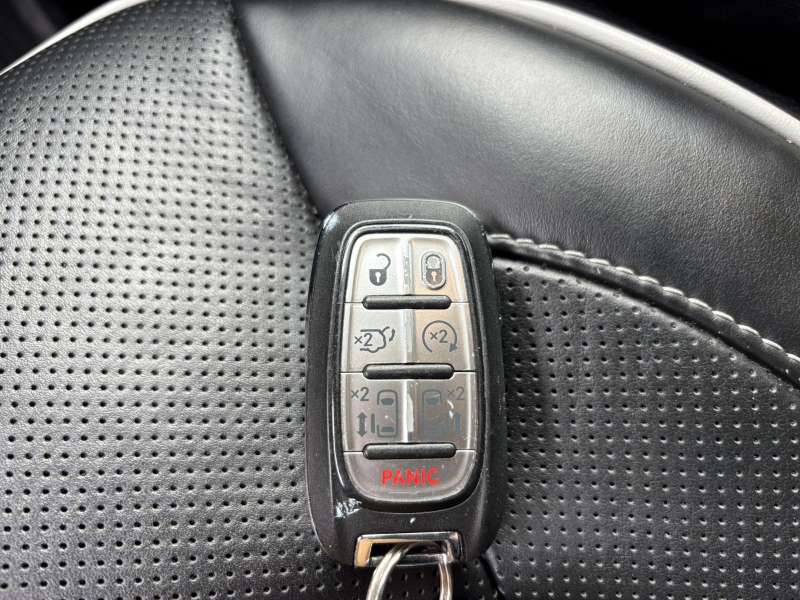 Used 2025 Chrysler Pacifica Limited FWD image 27