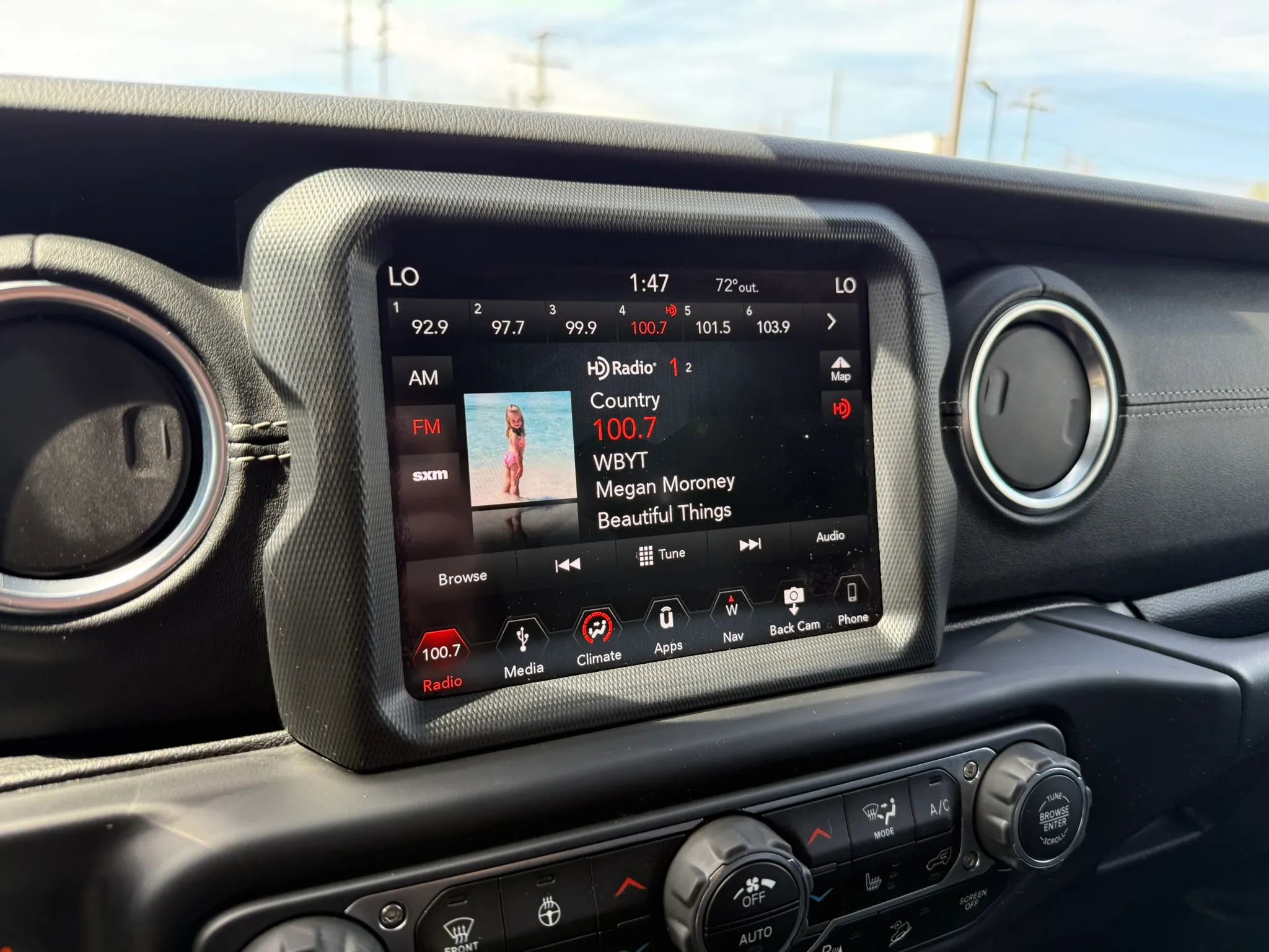 Used 2019 Jeep Wrangler Unlimited Sahara image 21