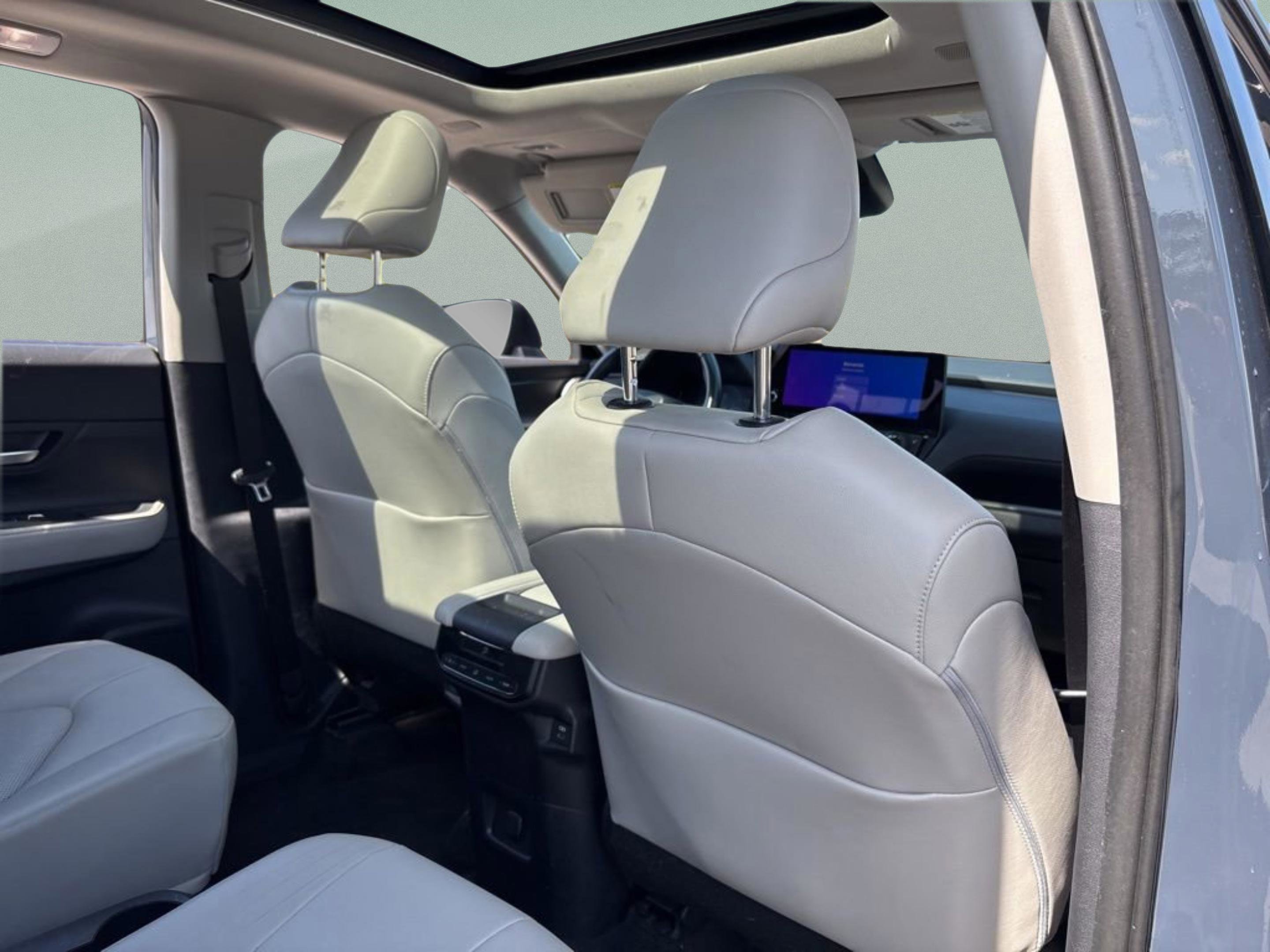 Certified 2024 Toyota Grand Highlander AWD image 37