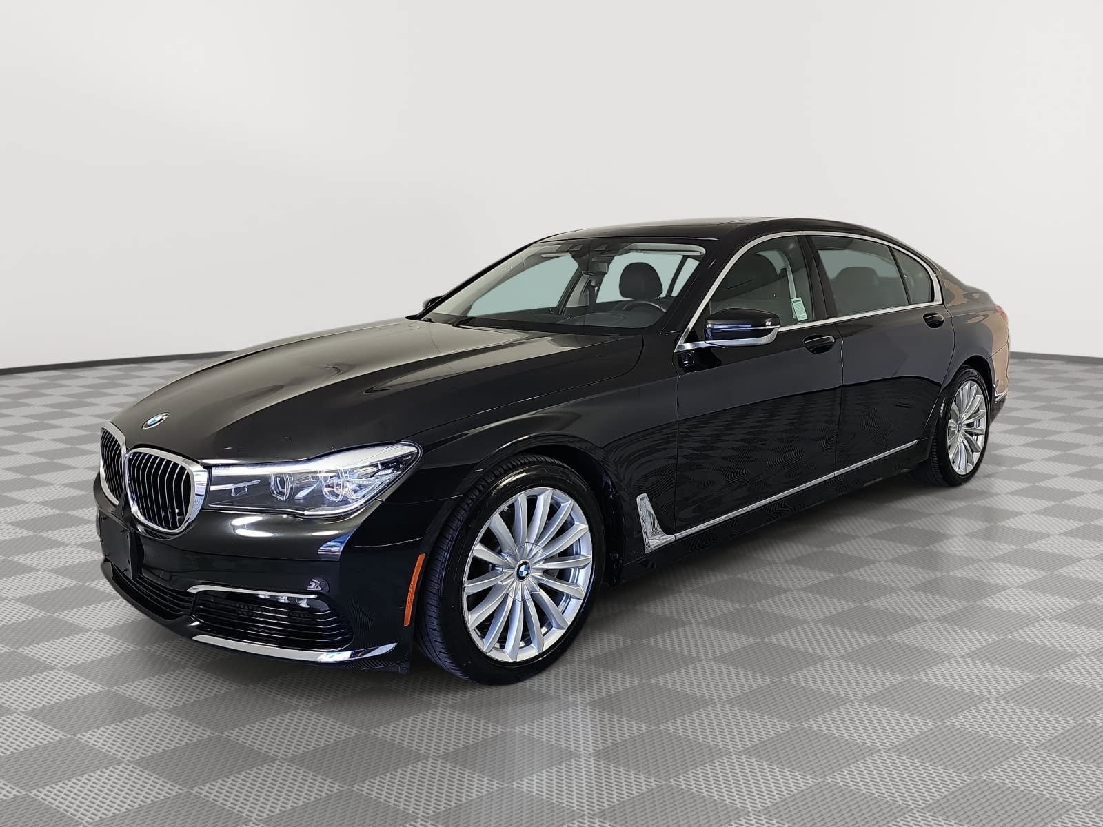Used 2018 BMW 740i w/ Driver Assistance Package RWD image 4