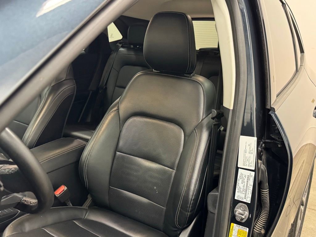 Used 2022 Ford Escape SEL w/ Equipment Group 302A image 2