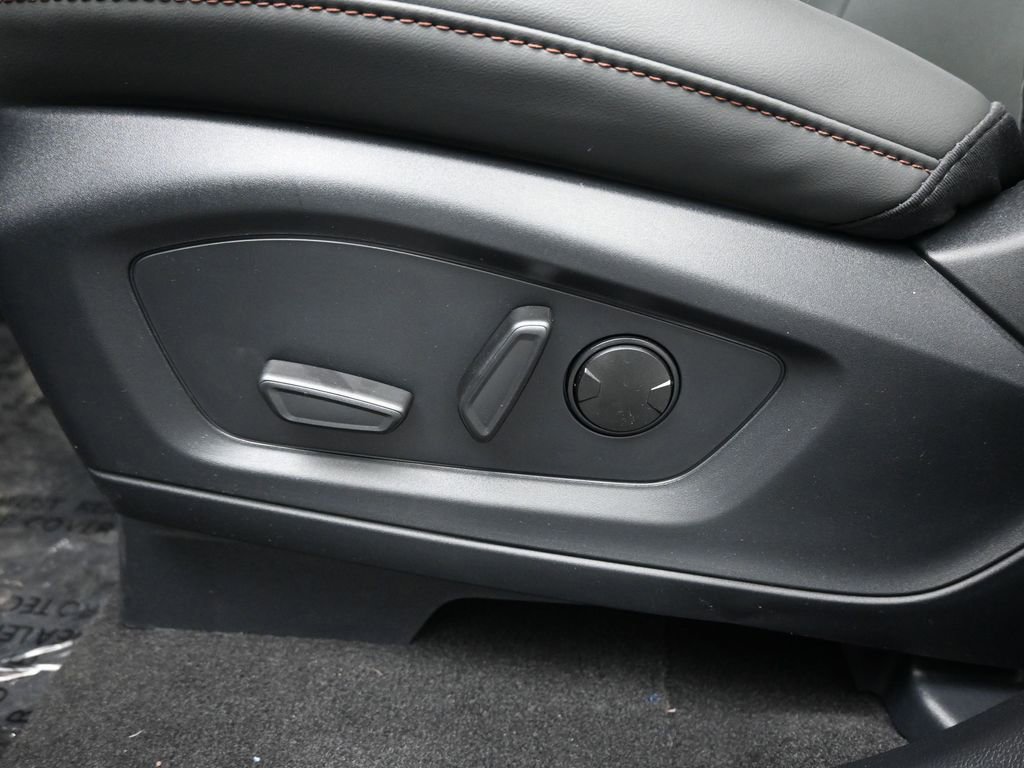 New 2025 Ford Explorer Active w/ Active Comfort Package image 9