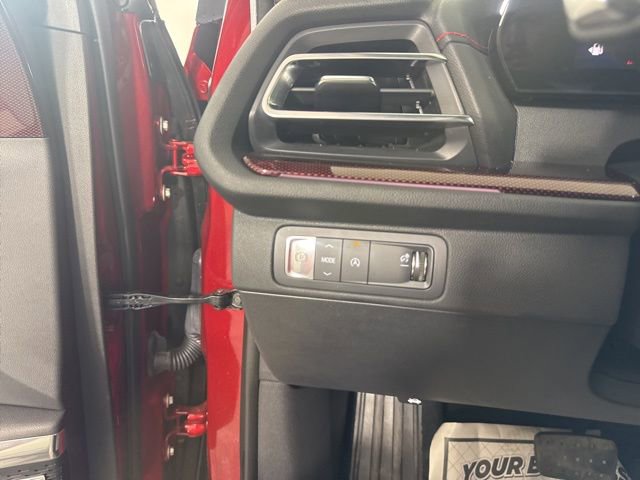 Used 2025 Chevrolet Traverse RS image 39