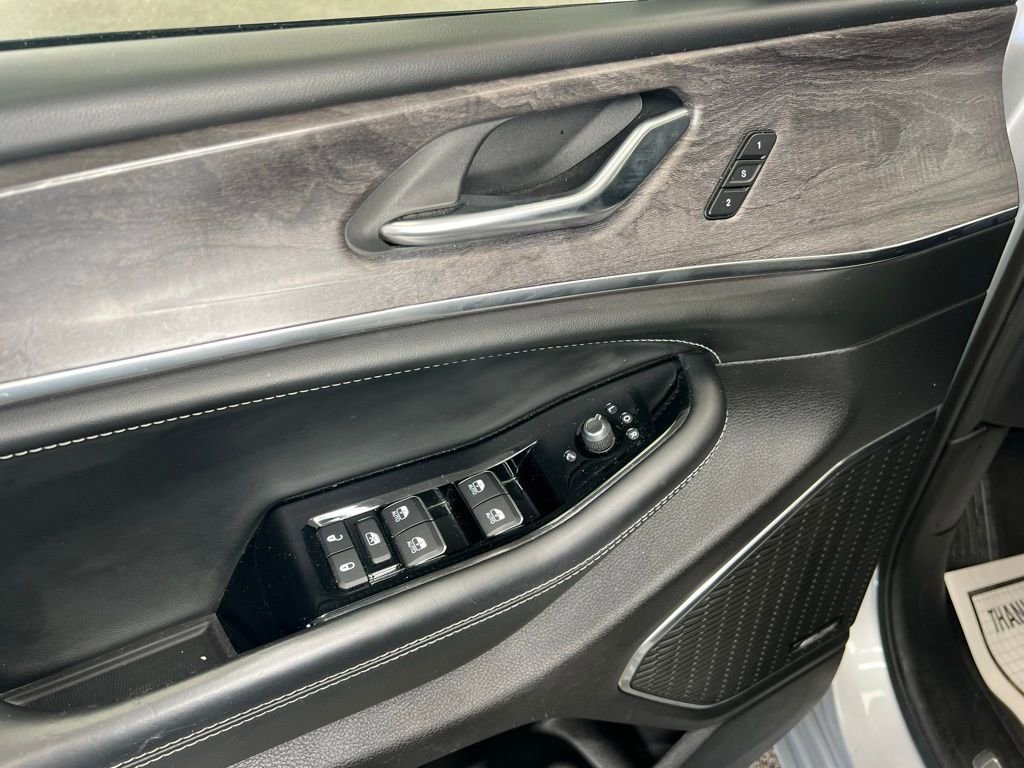 Used 2024 Jeep Grand Cherokee Overland image 15