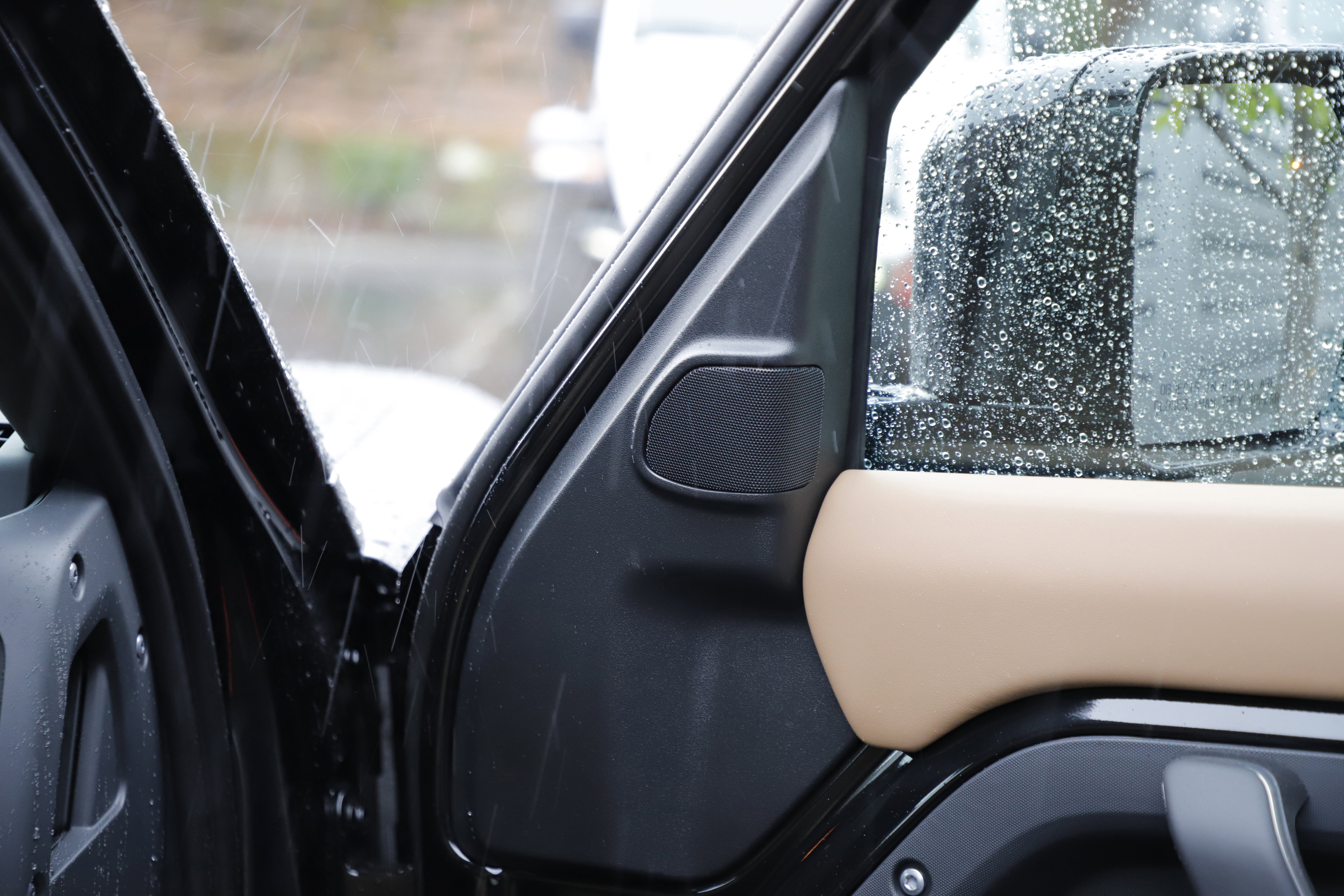 New 2026 Land Rover Defender 110 X-Dynamic SE image 8