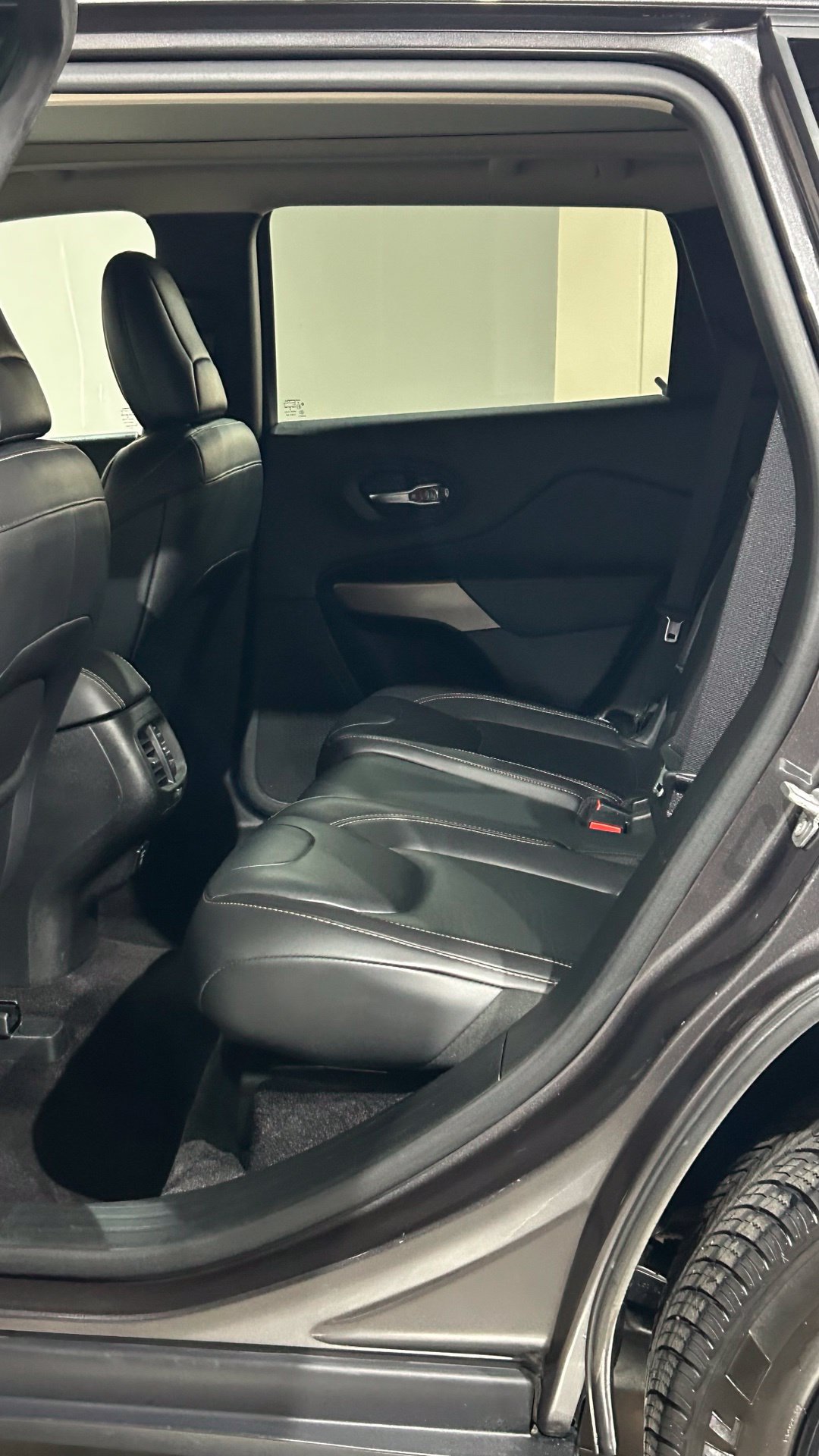 Used 2017 Jeep Cherokee High Altitude AWD/4WD image 42
