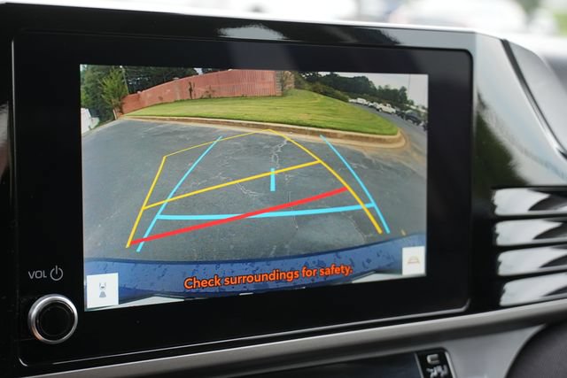 Used 2025 Toyota Camry LE FWD image 33