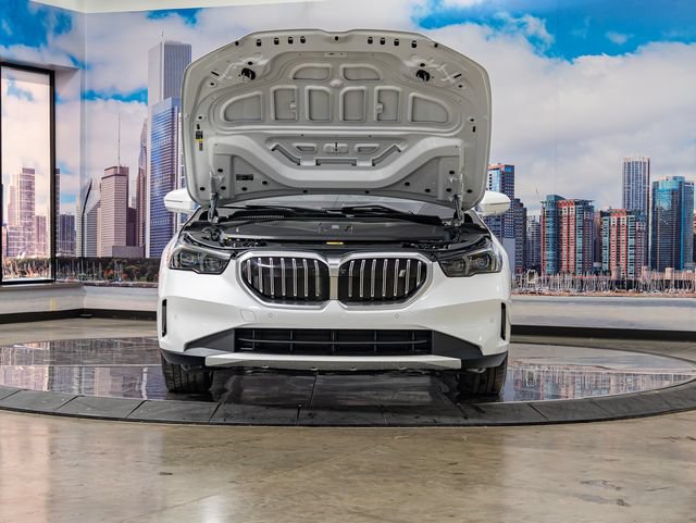 Used 2027 BMW i5 xDrive40 w/ Premium Package AWD/4WD image 4