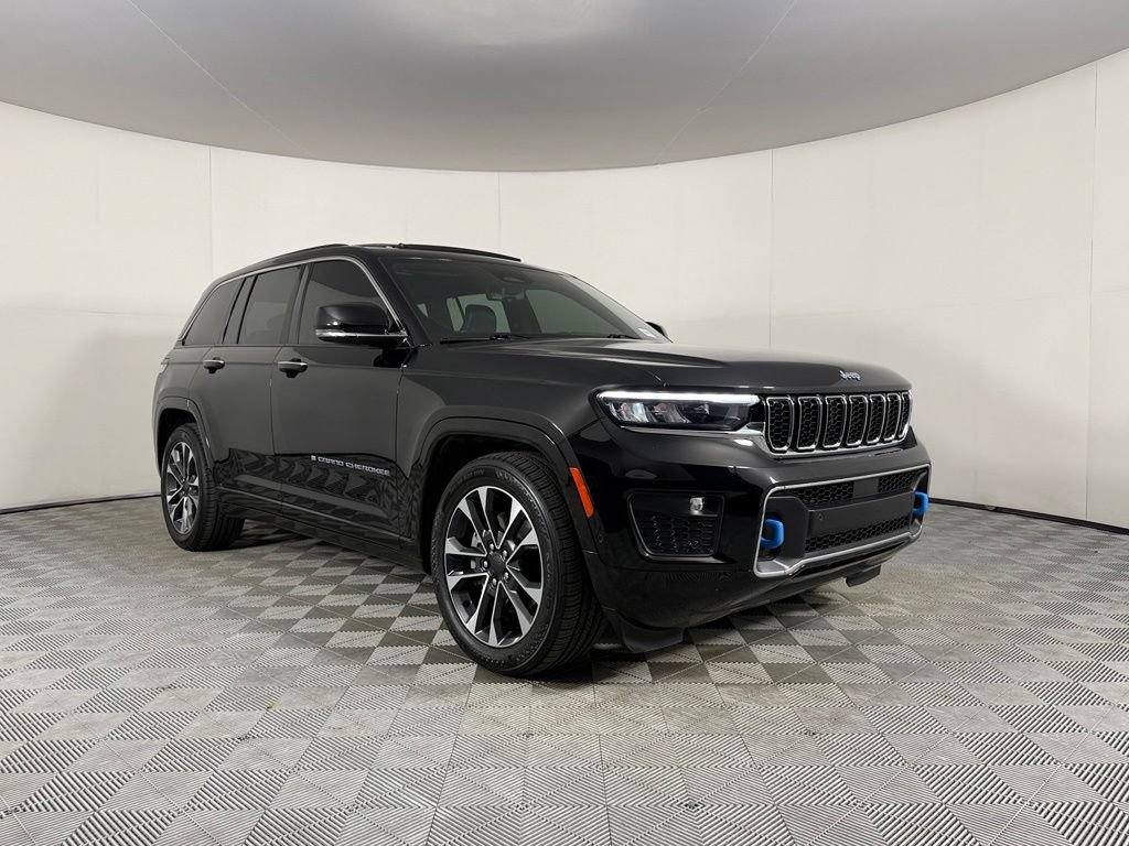Used 2024 Jeep Grand Cherokee Overland w/ Luxury Tech Group IV AWD/4WD image 6