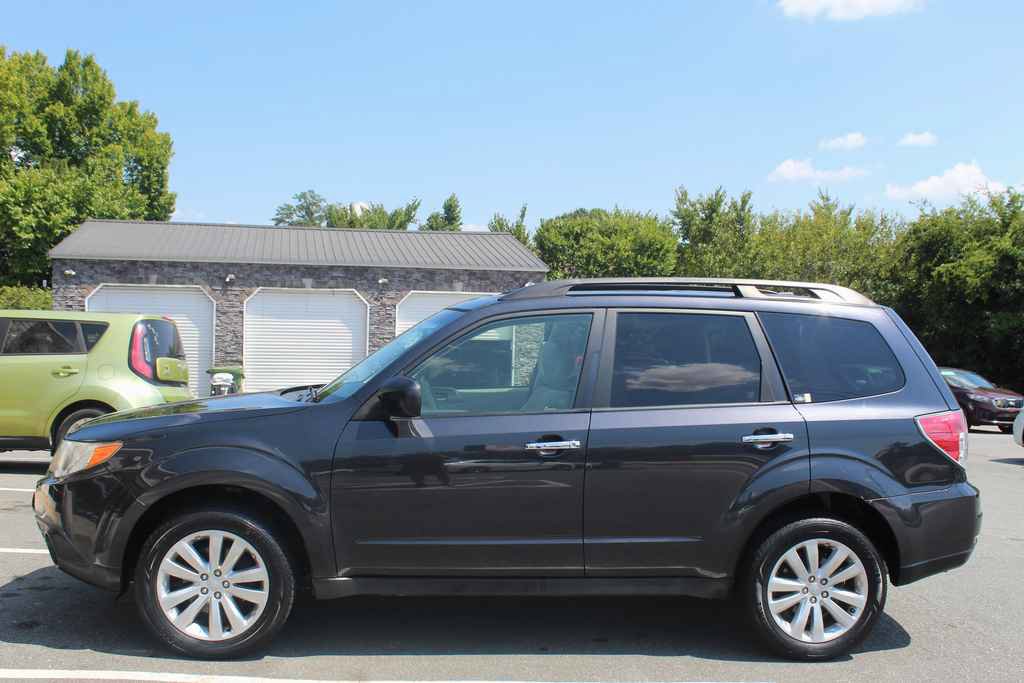 Used 2013 Subaru Forester 2.5X Premium w/ All-Weather Pkg AWD/4WD image 11