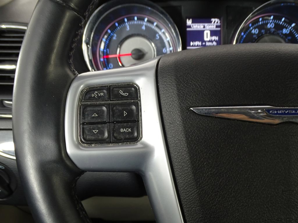 Used 2014 Chrysler Town & Country Touring-L w/ Driver Convenience Group image 23