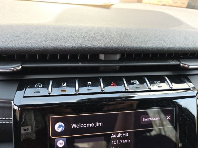 Used 2025 Jeep Grand Cherokee Laredo w/ Luxury Tech Group I image 13