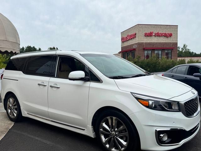 Used 2017 Kia Sedona SX Limited w/ Option Group 030 FWD image 2